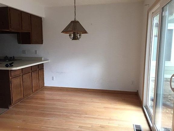 5th image of 110188 Friendship Ln S