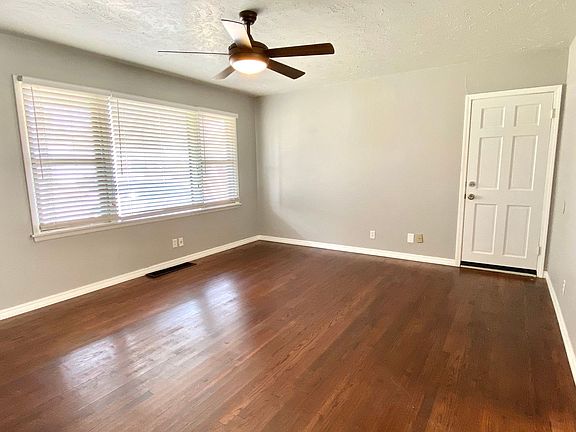 3rd image of 636 E Frolich Dr