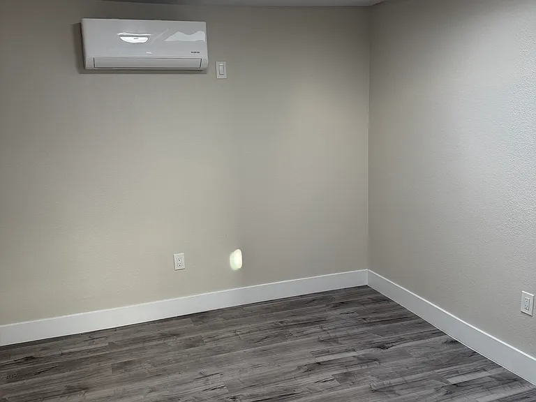 4417 V St — Photo 5
