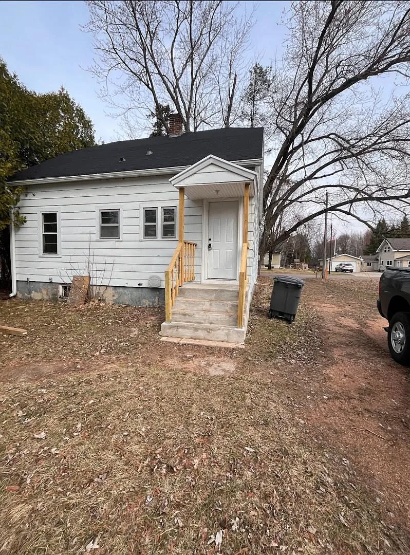 831 Brown St — Photo 1
