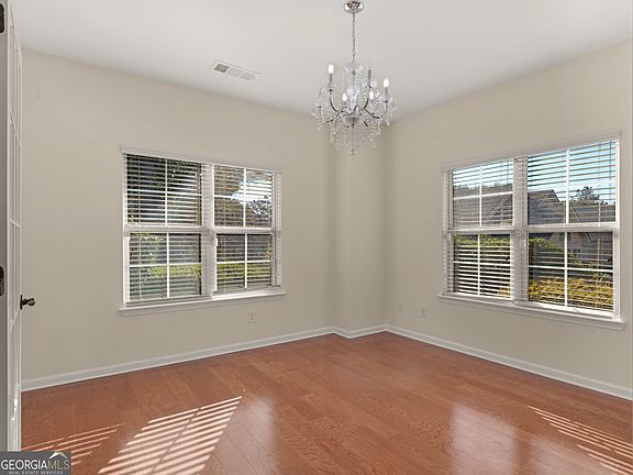 4th image of 217 Fenwick Cir