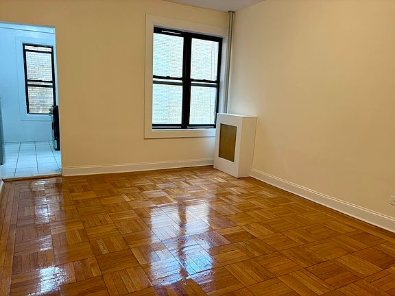 2nd image of 943 Saint Nicholas Ave #5E