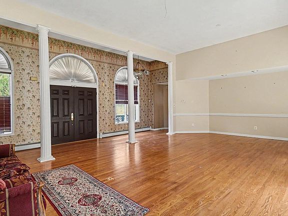 5th image of 130 Hess Rd
