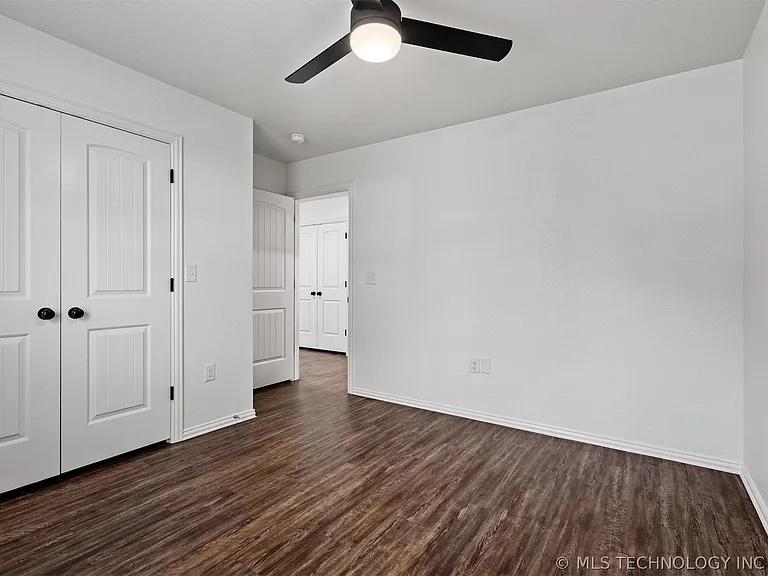 407 E Jones St — Photo 8