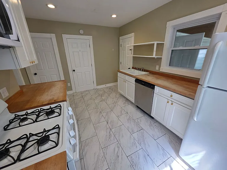 15 Carroll St — Photo 19