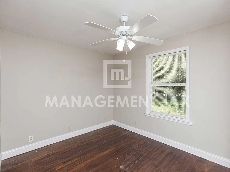 1458 Royal Court Ln — Photo 13