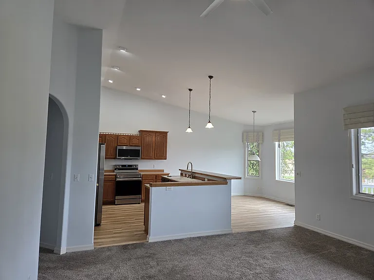 521 Burnham Pl — Photo 5