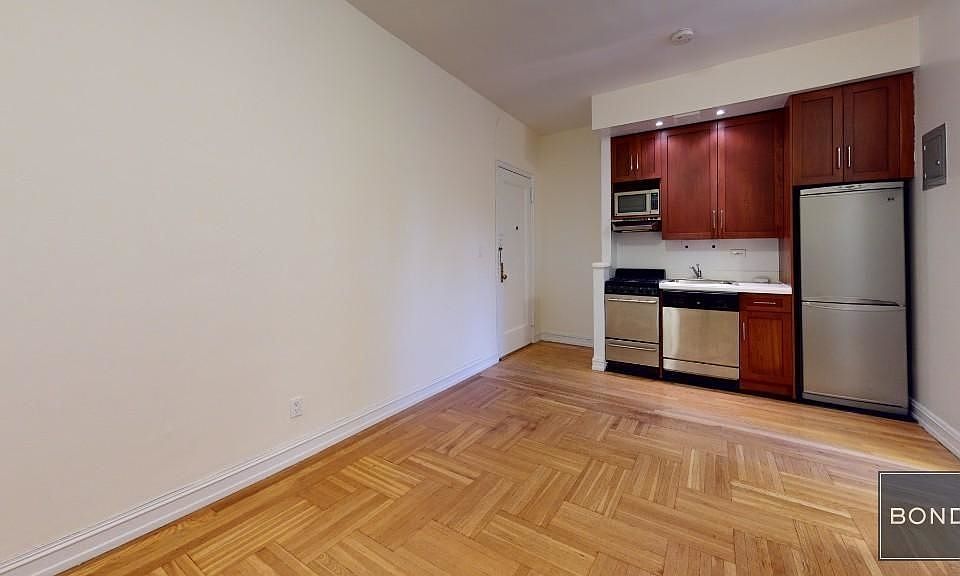 2nd image of 440 E 78th St #5HH
