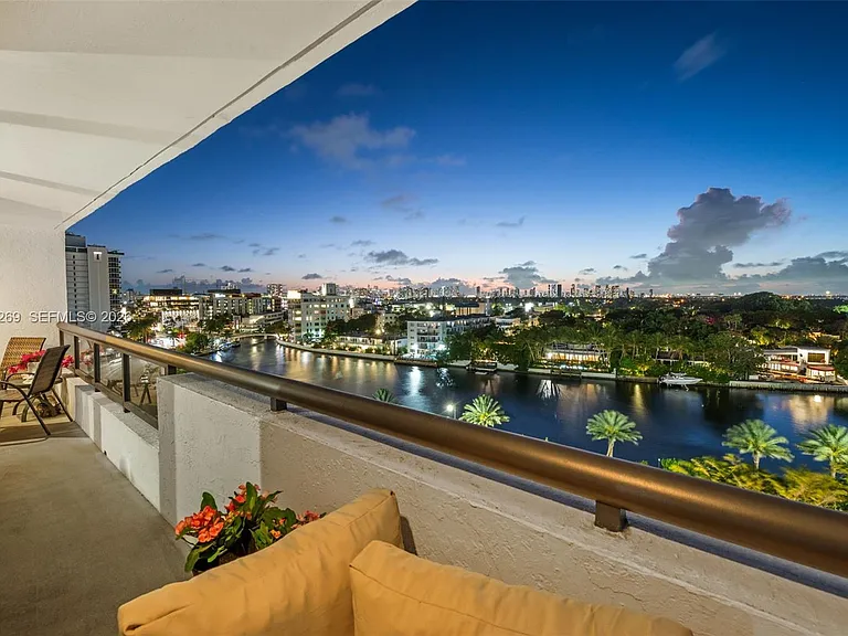 2555 Collins Ave #1002 — Photo 11