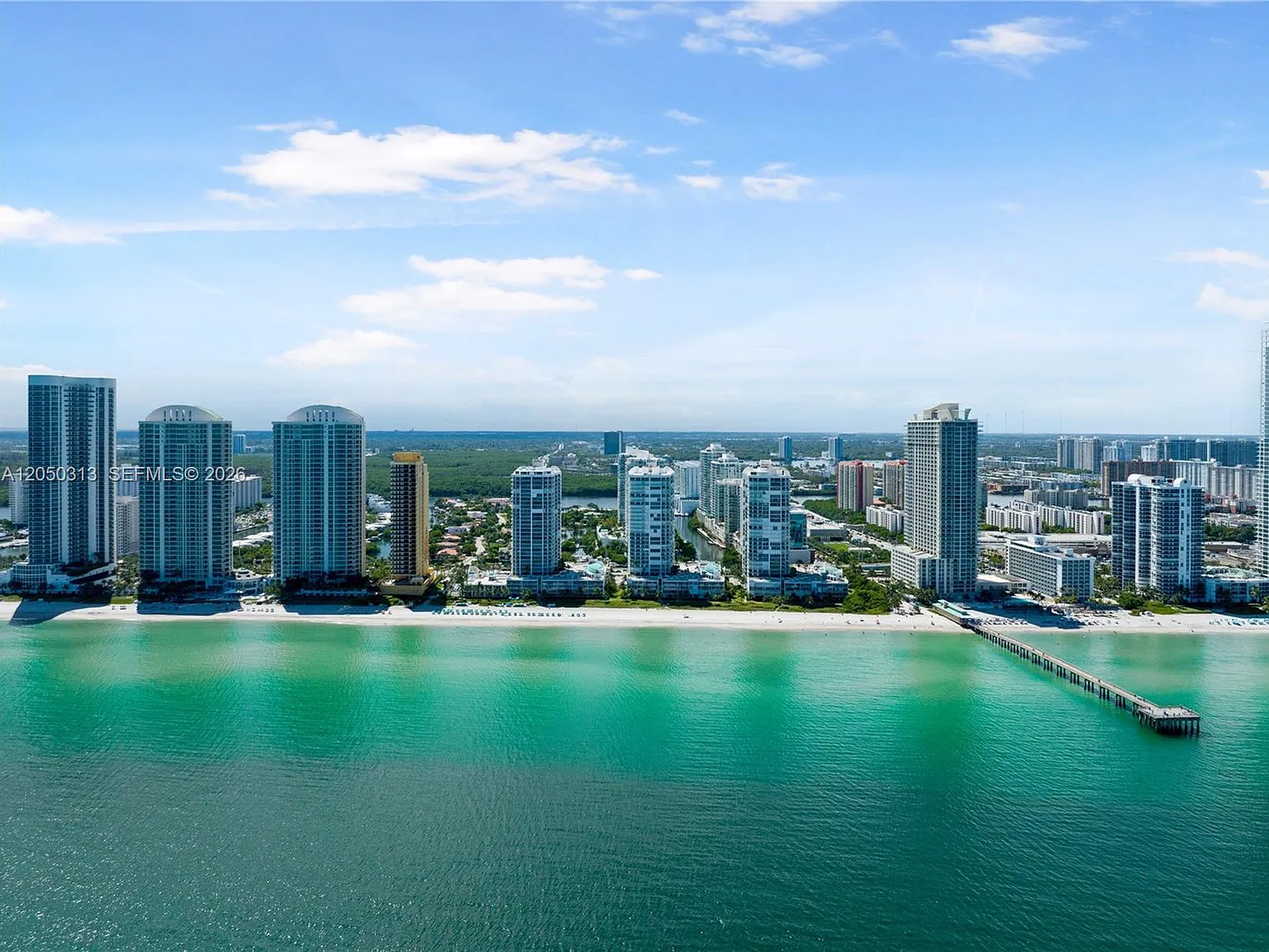 Parque Towers Condo — Photo 4