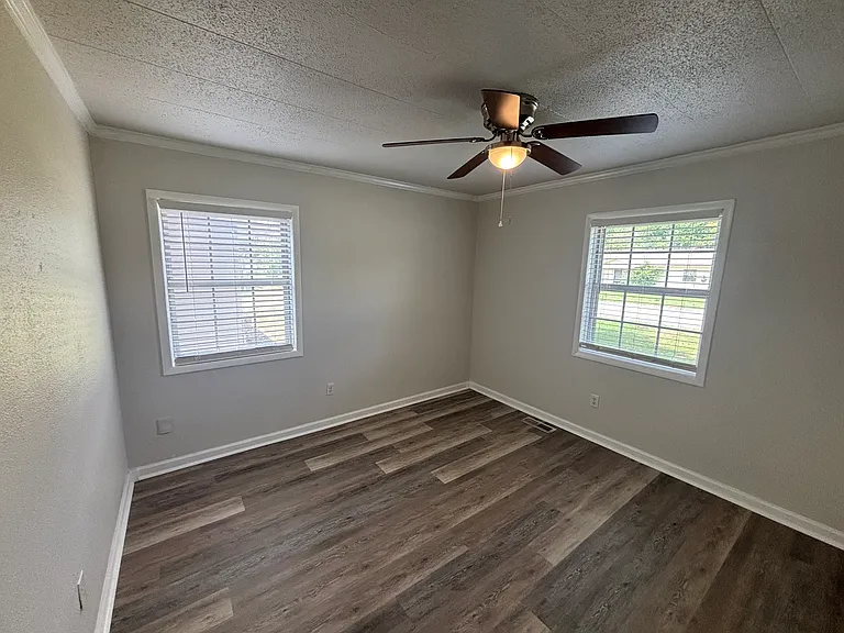 8100 N Claremont Ave — Photo 15
