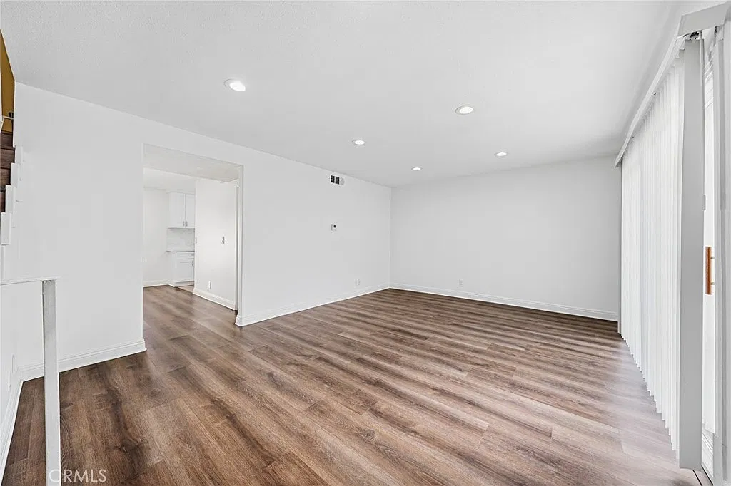 3 bed, 2.5 bath, 1276 sqft, $3,600 — Photo 3