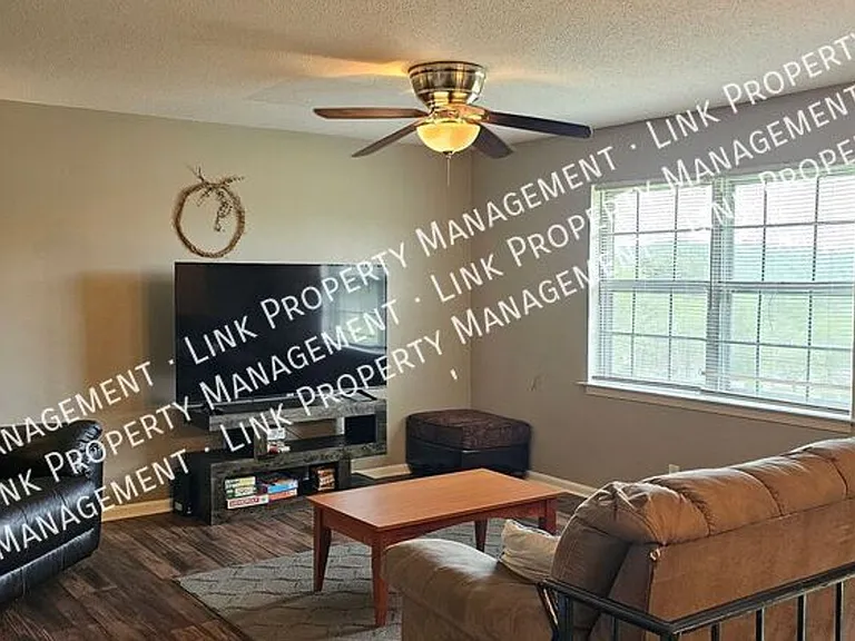 2433 Meade Cir — Photo 15