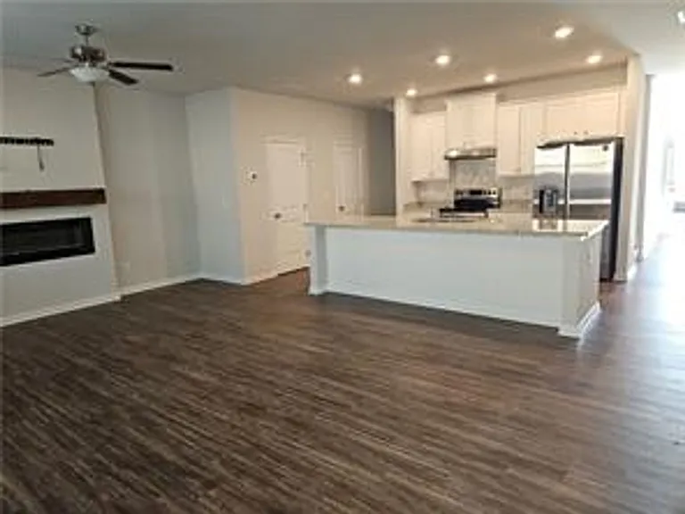 220 Turner Ln — Photo 33