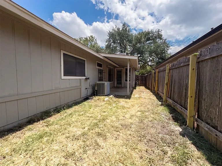 13004 Campos Dr — Photo 28