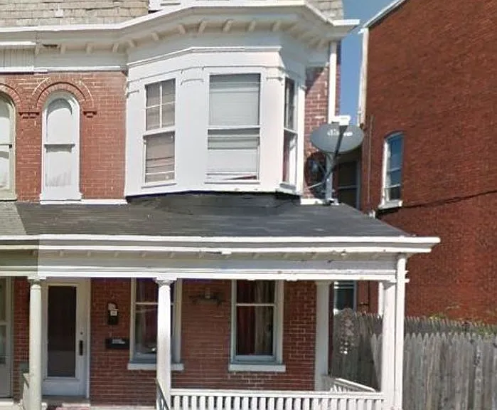 735 W Poplar St — Photo 1