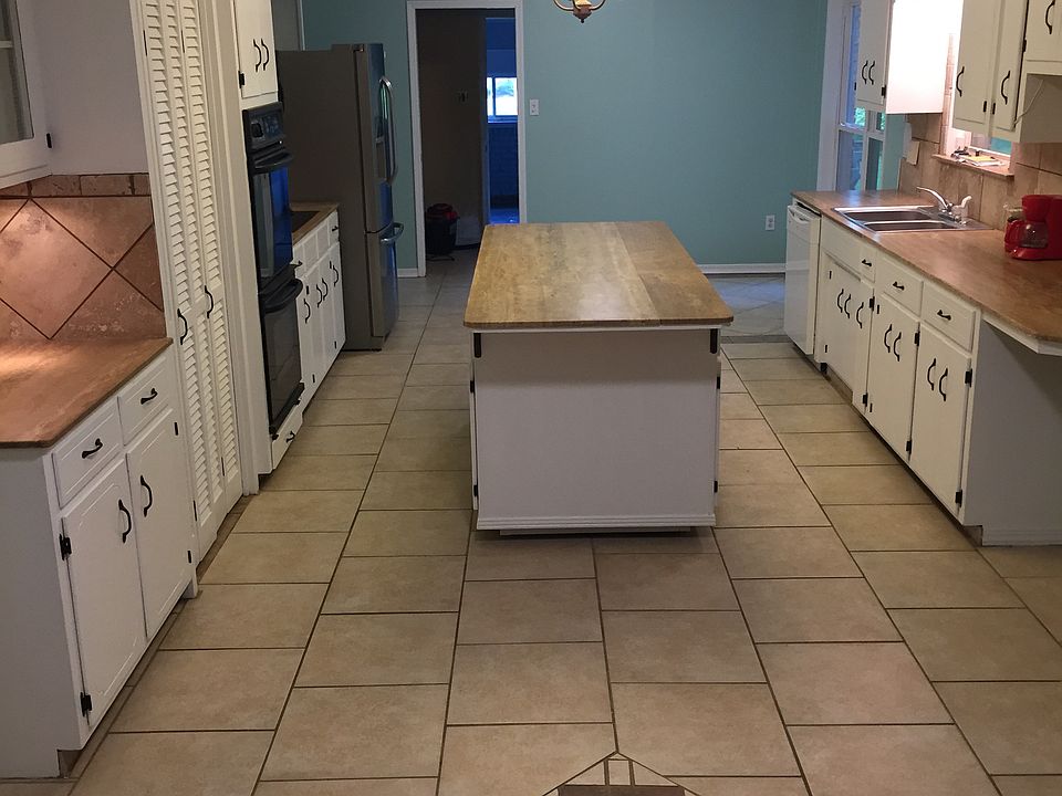2nd image of 821 2nd Ave