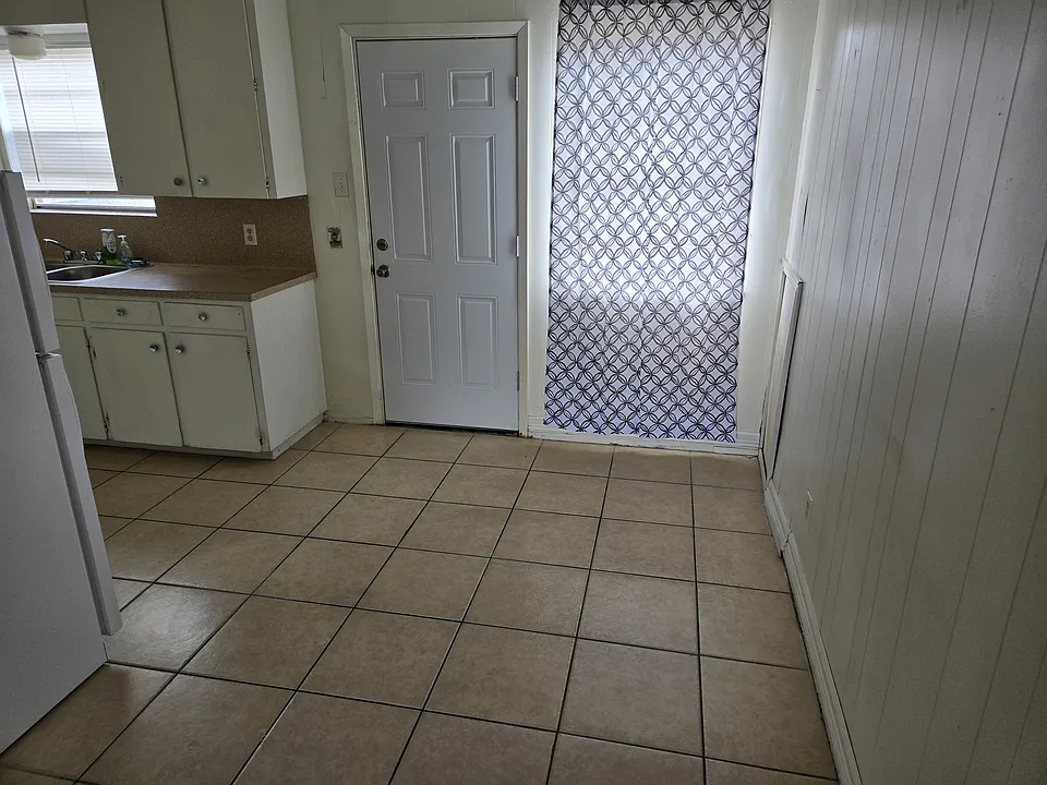 808 Lee Cir