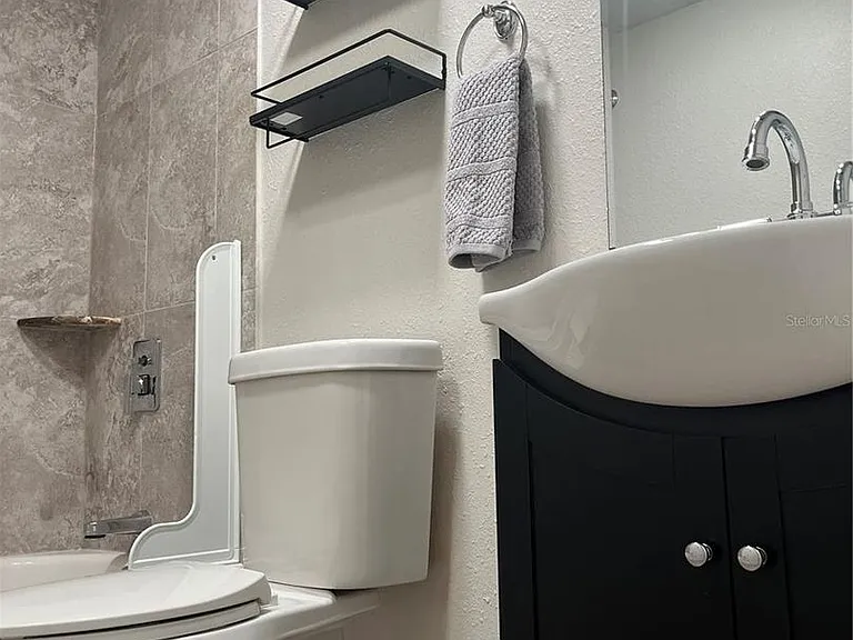 528 Golden Raintree Pl — Photo 17