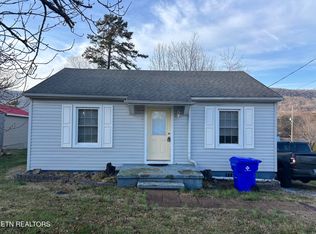 206 Long Dr, Harriman, TN 37748