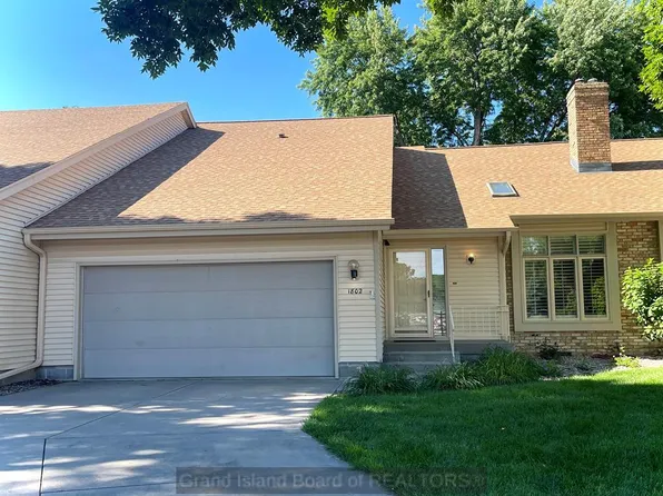 1802 Stolley Park Cir, Grand Island, NE 68803