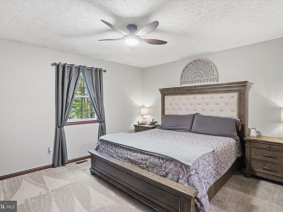 5th image of 435 Summit Dr