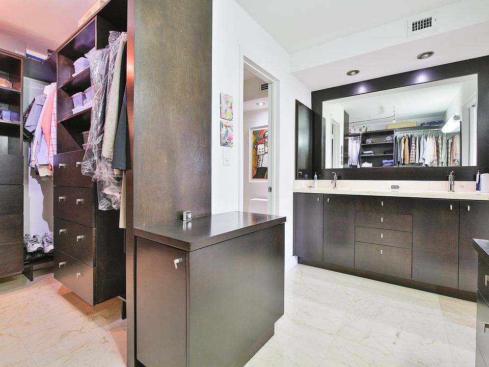 FINISHED CLOSETS