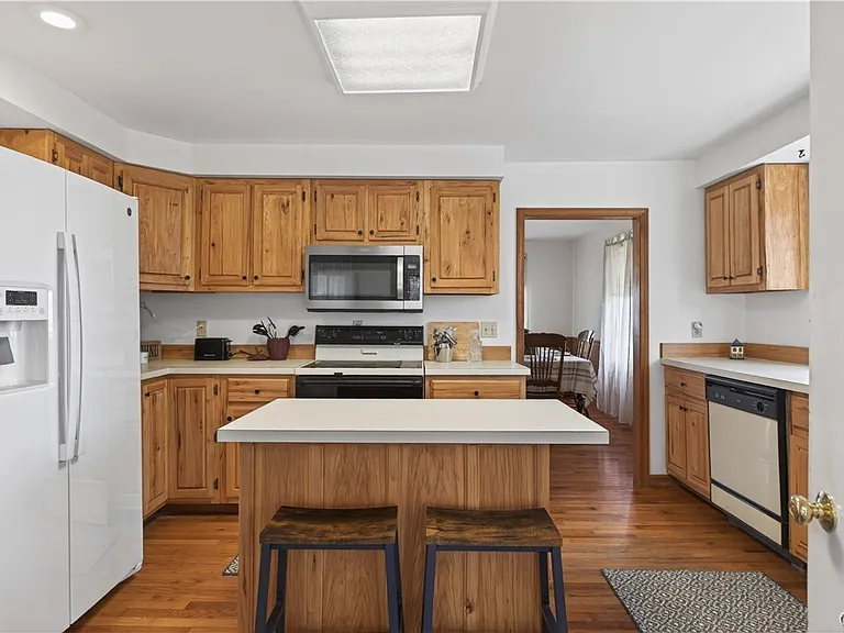 3756 Oak Hill Rd — Photo 2