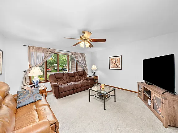 4 bed, 2026 sqft, $2,980 — Photo 2