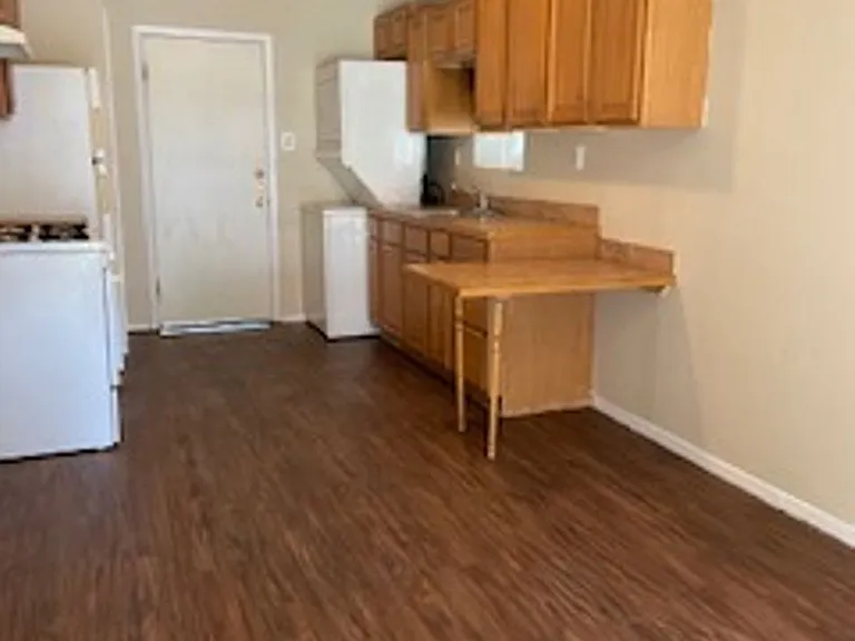 2812 Russell Ave — Photo 2