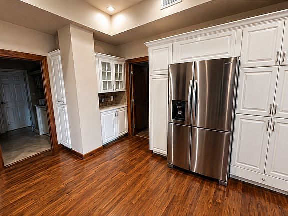 3rd image of 106 N Denver Ave Suite 202