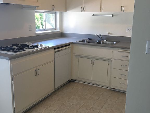 2nd image of 1140 N Clark St APT 405