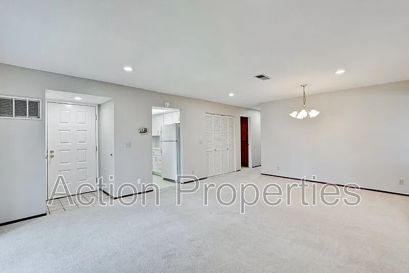 2 bed, 2.0 bath, 1078 sqft, $4,295 — Photo 4