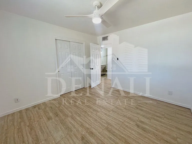 2401 E Meadowbrook Ave — Photo 28