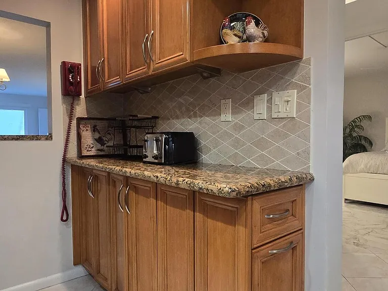 1161 Hillsboro Mile #107 — Photo 3