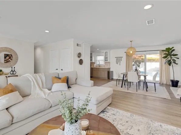 6871 Oxford Dr, Huntington Beach, CA 92647