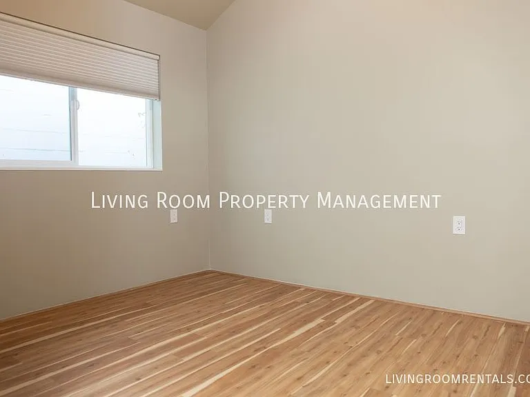 37 NE Morgan St #B — Photo 12