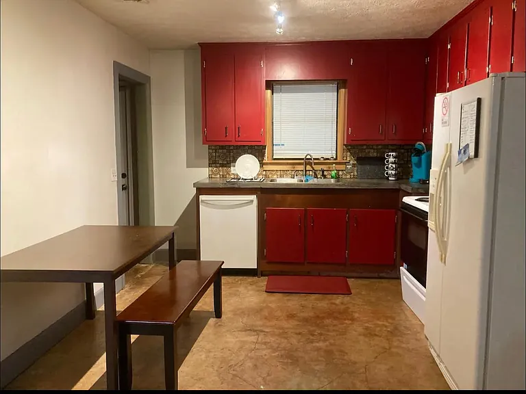 180 Sayemore Dr — Photo 6