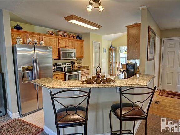 3rd image of 6904 Lipscomb Dr