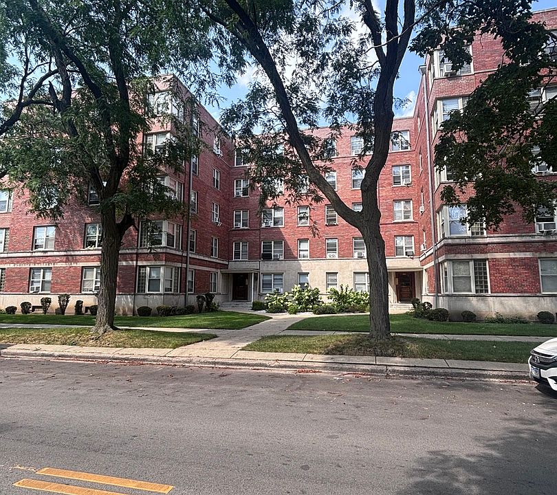 1st image of 2610 W Balmoral Ave APT 103