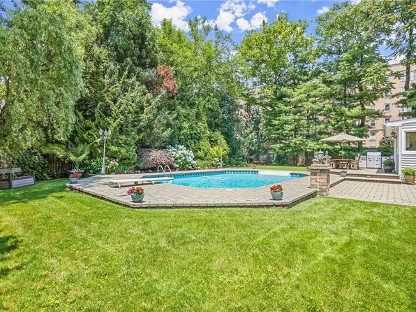 886 Port Drive, Mamaroneck, NY 10543