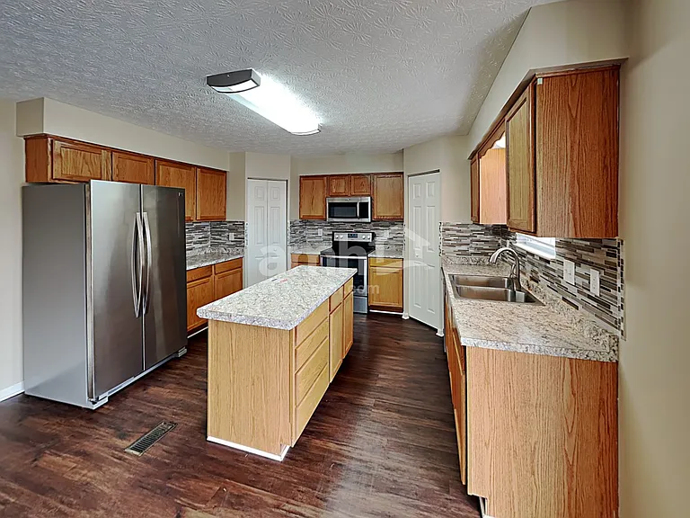 340 Evergreen Cir — Photo 3