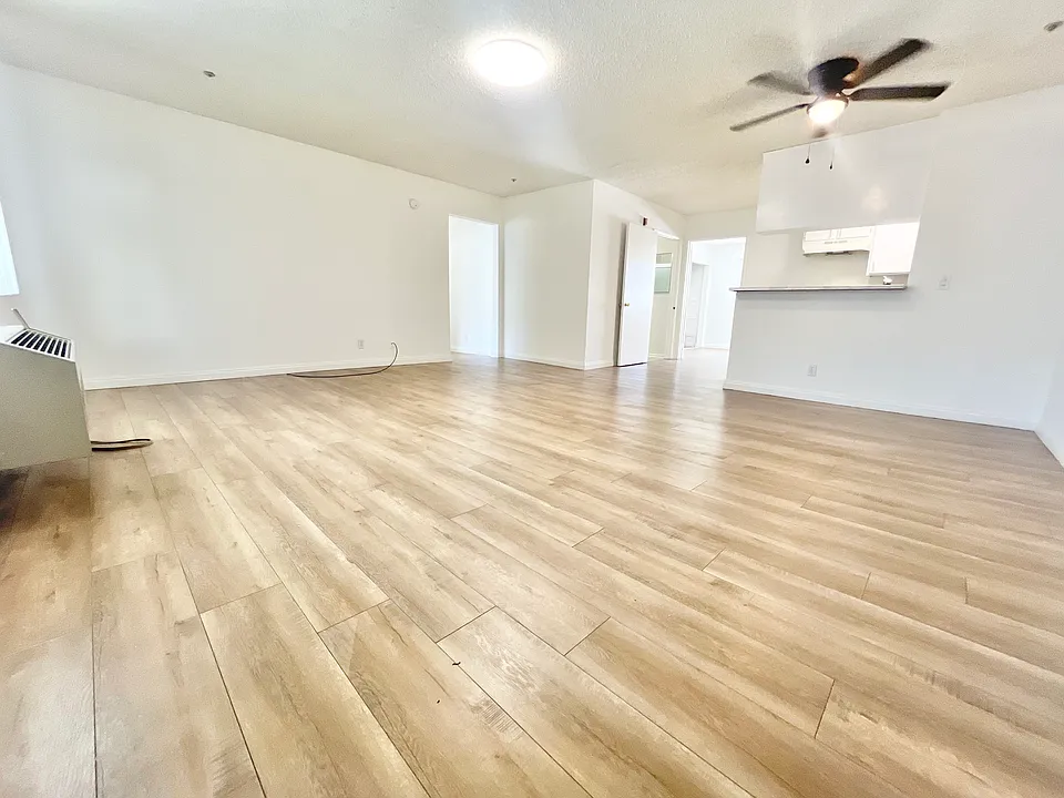 982 S New Hampshire Ave #201