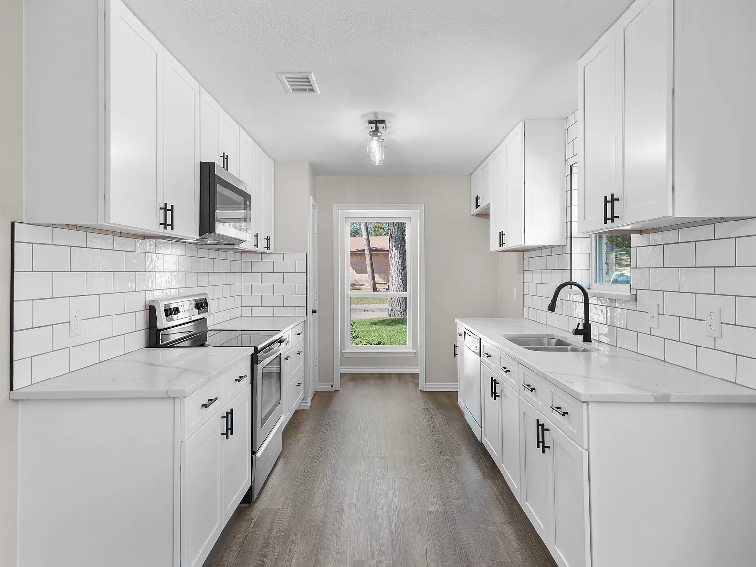 3 bed, 1839 sqft, $2,500 — Photo 2
