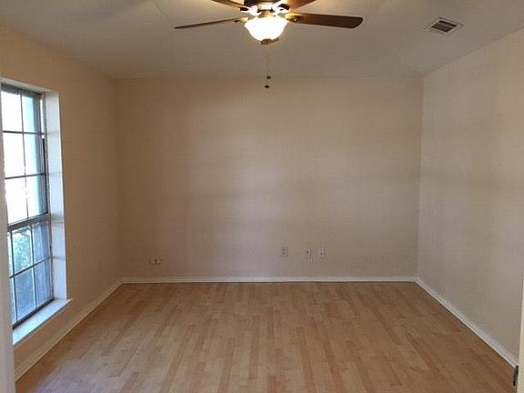 5th image of 306 Stoneybrook Dr