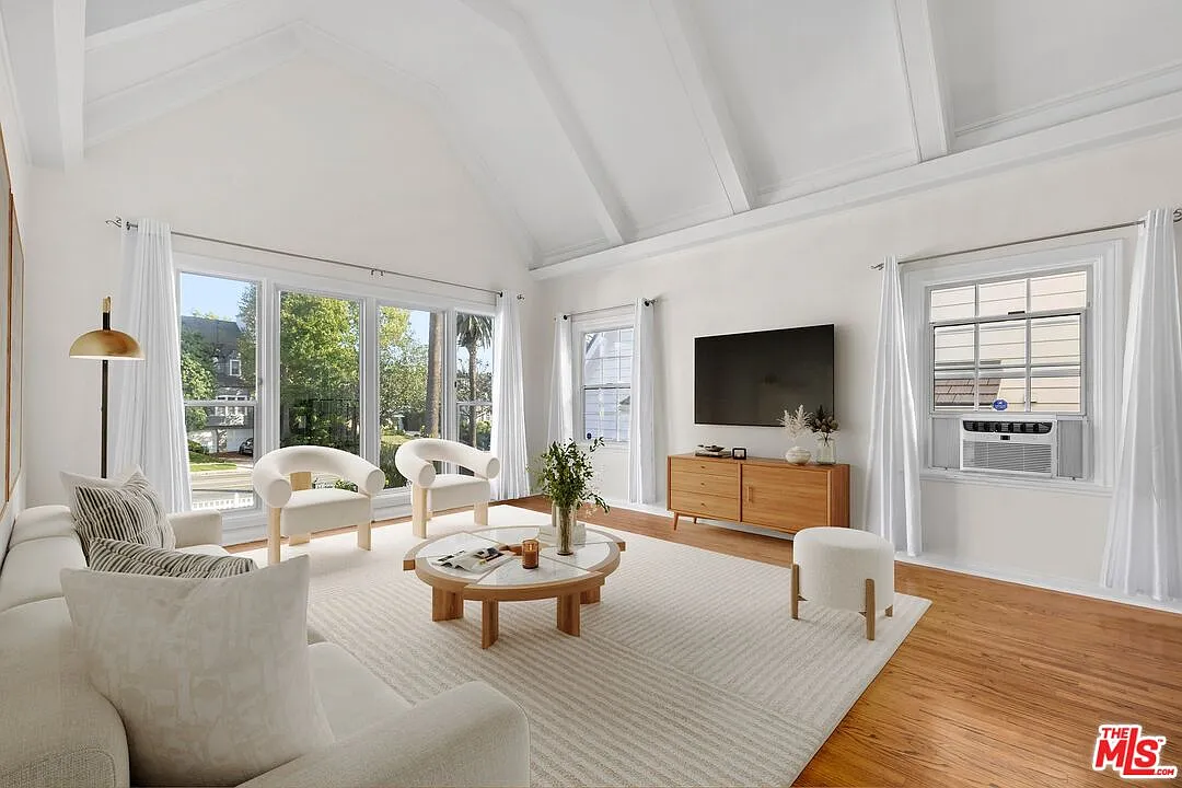 3 bed, 2.0 bath, 1929 sqft, $5,995 — Photo 1