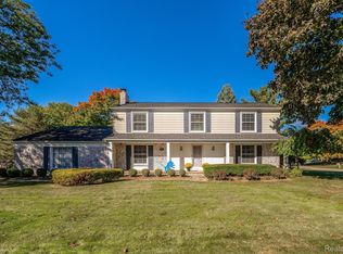 625 S Spinningwheel Ln, Bloomfield Hills, MI 48304