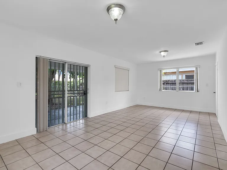 1040 SW 73rd Ct — Photo 17