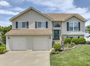 8724 N Arcola Ct, Kansas City, MO 64153