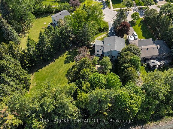 3rd image of 215 Mary Anne Dr